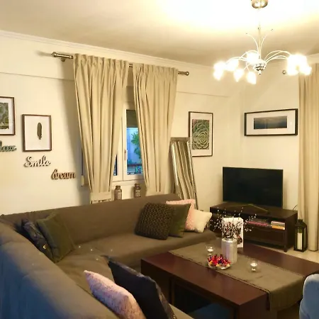 In Thessaloniki Apartment *